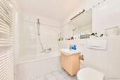 helles Badezimmer - 