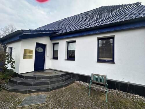 Bild 1 - Einfamilienhaus mit Option - 1.340,00 EUR Kaltmiete, ca.  220,00 m² Wohnfläche