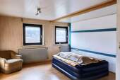 Schlafzimmer - 1 Zimmer Mehrfamilienhaus, Wohnhaus zum Kaufen in Leutershausen