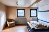 Schlafzimmer - 1 Zimmer Mehrfamilienhaus, Wohnhaus in Leutershausen