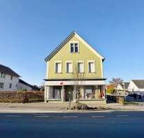 == Renovierungsbedürftiges EFH mit Ladenlokal im Zentrum von Helpup == - Oerlinghausen