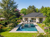 Kleine Villa mit Pool - Beispielbild - 