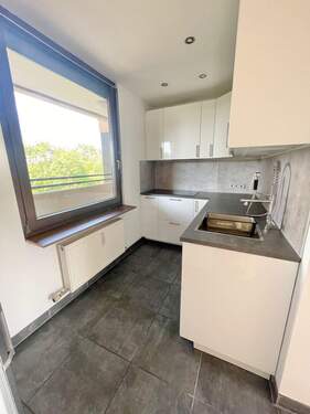 Küche mit EBK.jpg - Etagenwohnung mit 95,00 m&sup2; in Nürnberg zur Miete