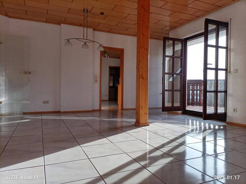 Wohnzimmer mit Zugang Küche - 