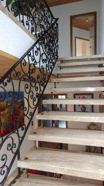 Treppe zur Wohnung - 3 Zimmer Etagenwohnung in Ramstein-Miesenbach