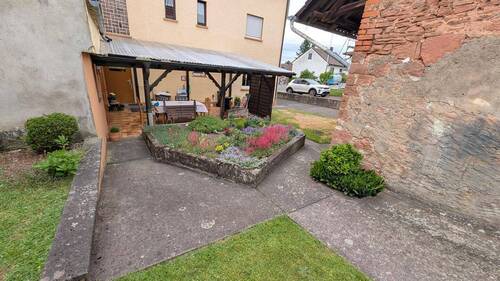 Hof Blumenbeet - 