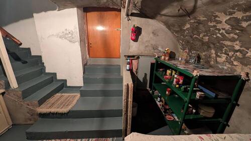 KG Vorräte Durchgang Garage - 
