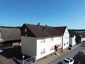 Haus Frontansicht seitlich - 8 Zimmer Bauernhaus, Landhaus zum Kaufen in Lützelbach