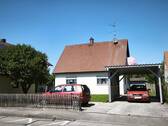 Straßenansicht - Ein Haus mit zwei Ebenen für zwei Generationen - in Erdings ruhigem Langengeisling