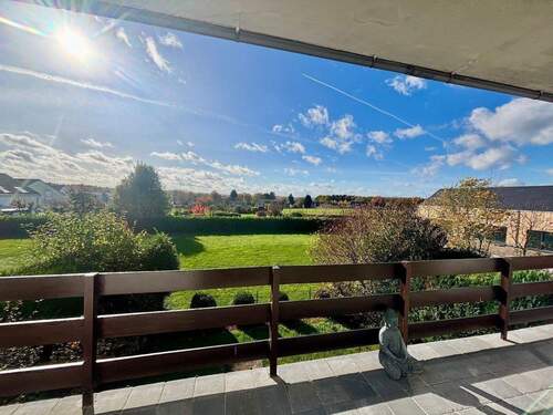 Ausblick mit Südausrichtung - Modernisierte Eigentumswohnung - Küche, Loggia, Keller und Einzelgarage - Südausrichtung mit Weitblick ins Grüne - Lichtenbusch (belgische Seite)