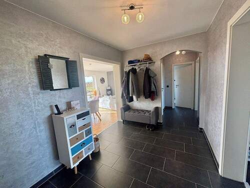 Diele mit Gardarobe - 3 Zimmer Etagenwohnung in Aachen