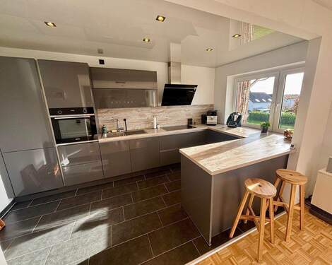 offene Küche mit Theke - 