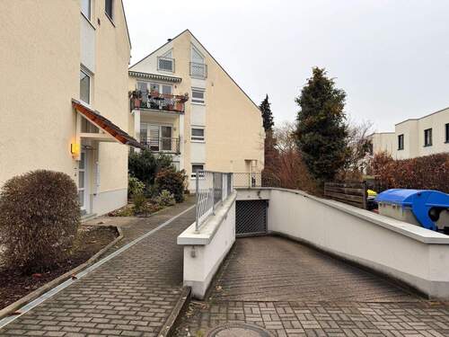 Einfahrt TG - Großzügige 4-Zimmer-Wohnung mit Terrasse und Garten in Mannheim-Friedrichsfeld