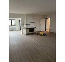 Großzügige, renovierte 3-Zimmerwohnung, mit Wintergarten, offenem Kamin und Kachelofen - Diespeck