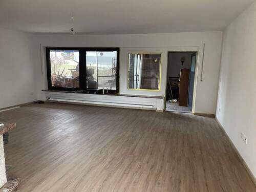 Wohnzimmer mit Wintergarten - 3 Zimmer Etagenwohnung zur Miete in Diespeck