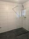 Bad mit ebenerdige Dusche - Etagenwohnung mit 134,50 m&sup2; in Diespeck zur Miete