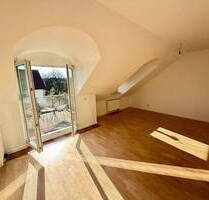 Lichtdurchflutete Dachgeschosswohnung mit Erkern und zwei Balkonen in ruhiger Lage von Schwabach