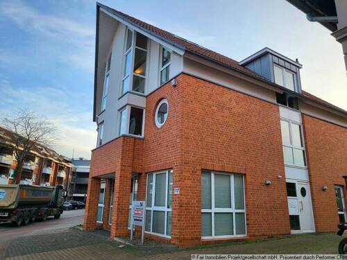 Außenansicht Straßenseite - Büro zur Miete in Buxtehude