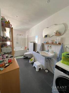 d1739b46-6611-4843-8770-42544b60d6ee - 