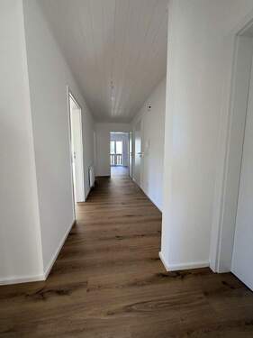 Flur - Etagenwohnung mit 95,00 m&sup2; in Freudenberg zum Kaufen