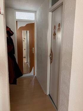 Flur Richtung Badezimmer - 