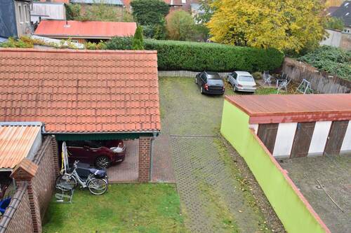 Parkplätze auf dem Grundstück - 