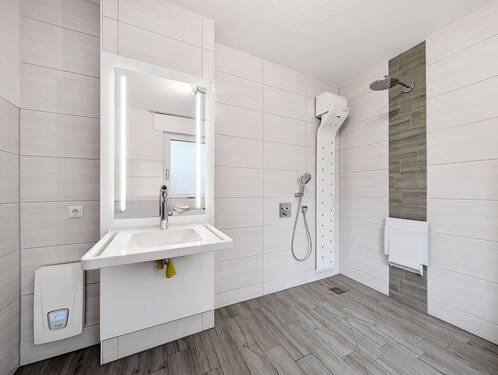 Badezimmer EG - Werz Immobilien - 