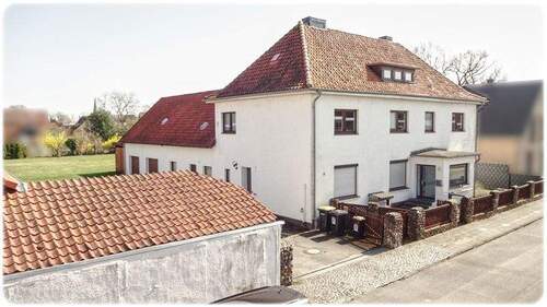 Vogelperspektive - Mehrfamilienhaus, Wohnhaus mit 317,00 m&sup2; in Uetze zum Kaufen