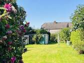 Garten im Sommer - 5 Zimmer Einfamilienhaus zum Kaufen in Hamburg / Kirchwerder