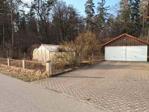 Doppelgarage und Gemüsegarten - Mehrfamilienhaus, Wohnhaus mit 250,00 m&sup2; in Emmerting zum Kaufen