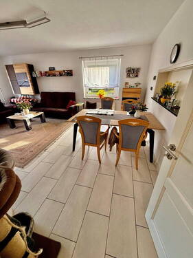 EG: Wohnzimmer mit Esstisch - 