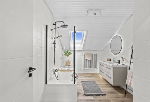 Badezimmer - Etagenwohnung mit 88,30 m&sup2; in Neutraubling zum Kaufen