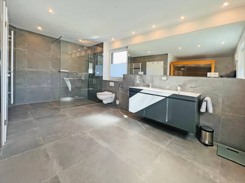 Großes Duschbad im Obergeschoss - 