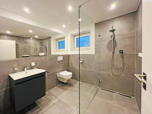 Duschbad im Untergeschoss - 