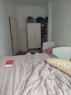 Schlafzimmer - 2 Zimmer Etagenwohnung zum Kaufen in Berlin-Britz