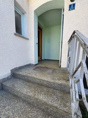 Eingangsbereich mit Windfang - Einfamilienhaus mit 144,60 m&sup2; in Arnstorf zum Kaufen