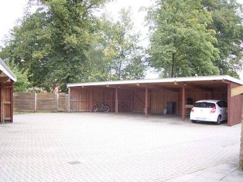 PKW-Stellplatz mit Carport - 4 Zimmer Reihenmittelhaus in Hohenlockstedt