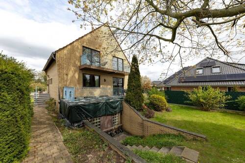 Vorderansicht mit seitl. Eingang - 