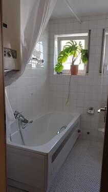 Badezimmer mit Wanne - 