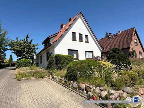 Hausansicht - Lübeck Siedlung Dornbreite: EFH mit 100 m² Wohn-Nutzfläche und 5 Zimmern Vollkeller auf 570 m² Eigenland