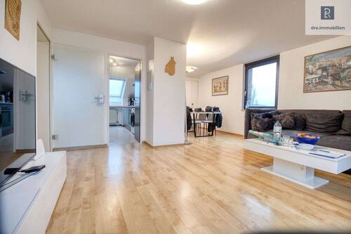 Blick aus Wohnbereich in Essbereich - 2 Zimmer Etagenwohnung in Düsseldorf