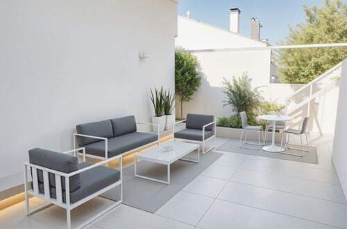 Terrasse + Gartenzugang hinten- KI - 
