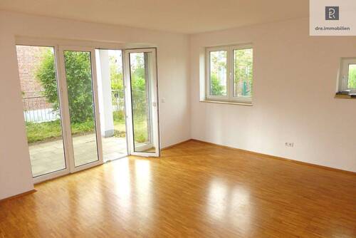 Wohnzimmer - 2 Zimmer Etagenwohnung in Köln