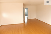 Wohnzimmer mit Blick zum Flur - Etagenwohnung mit 64,00 m² in Köln zum Kaufen