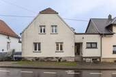 Straßenansicht - Wohnen. Planen. Verwirklichen. - 235.000,00&nbsp;EUR Kaufpreis, ca.&nbsp; 118,00&nbsp;m&sup2;&nbsp;Wohnfl&auml;che