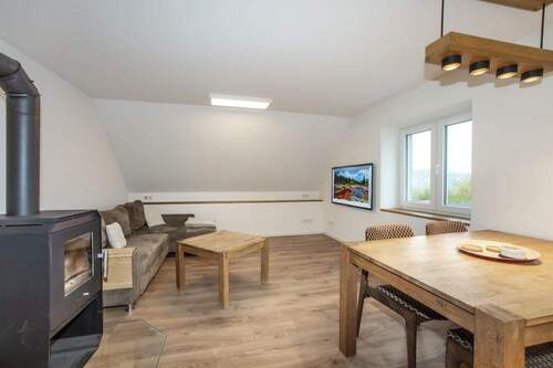 Essen/Wohnen mit Kamin - 4 Zimmer Mehrfamilienhaus, Wohnhaus in Illingen / Uchtelfangen