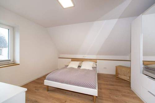 Schlafzimmer - Mehrfamilienhaus, Wohnhaus mit 118,00 m&sup2; in Illingen / Uchtelfangen zum Kaufen