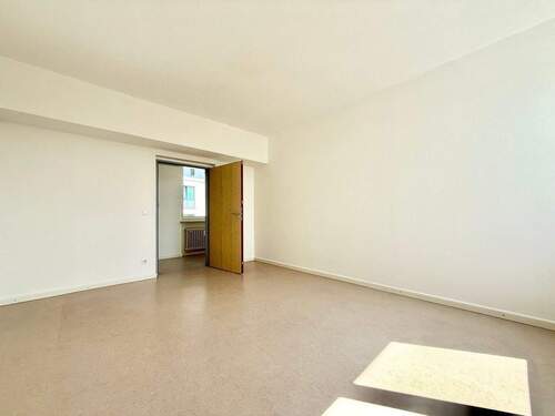 Viel Platz für Schränke vor Renovierung - 