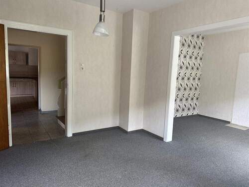 Esszimmer mit Blick in Flur Erdgeschoss - 