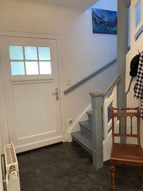 Flur mit Treppe - 